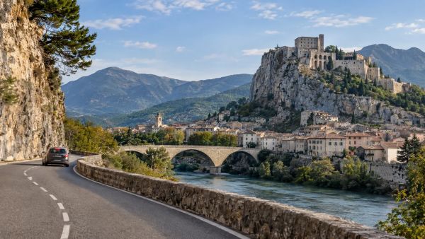 Suivez l'itinéraire historique de la route Napoléon vers Sisteron
